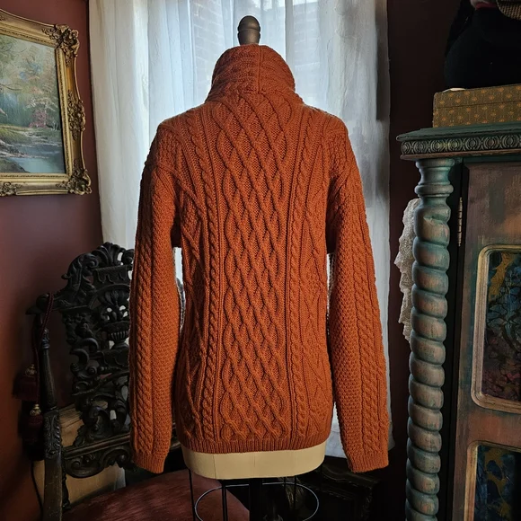 Irish Merino Wool Sweater with Claddagh charms - Picture 4 of 12